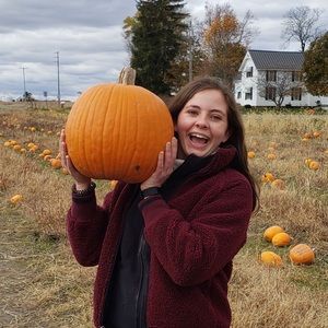 Meet your Posher, Maeve